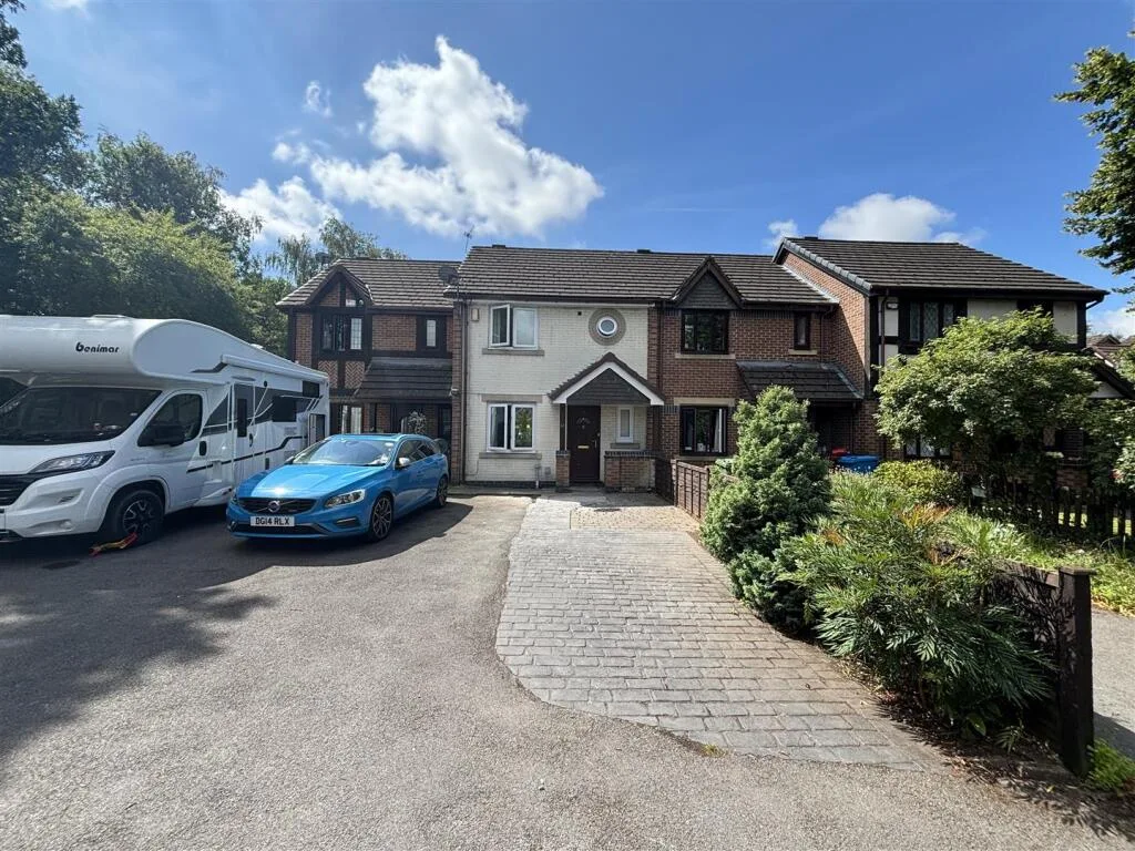 3 bedroom mews property for rent