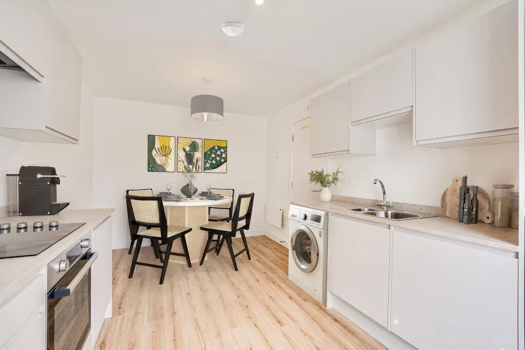 4 bedroom semi-detached house for rent