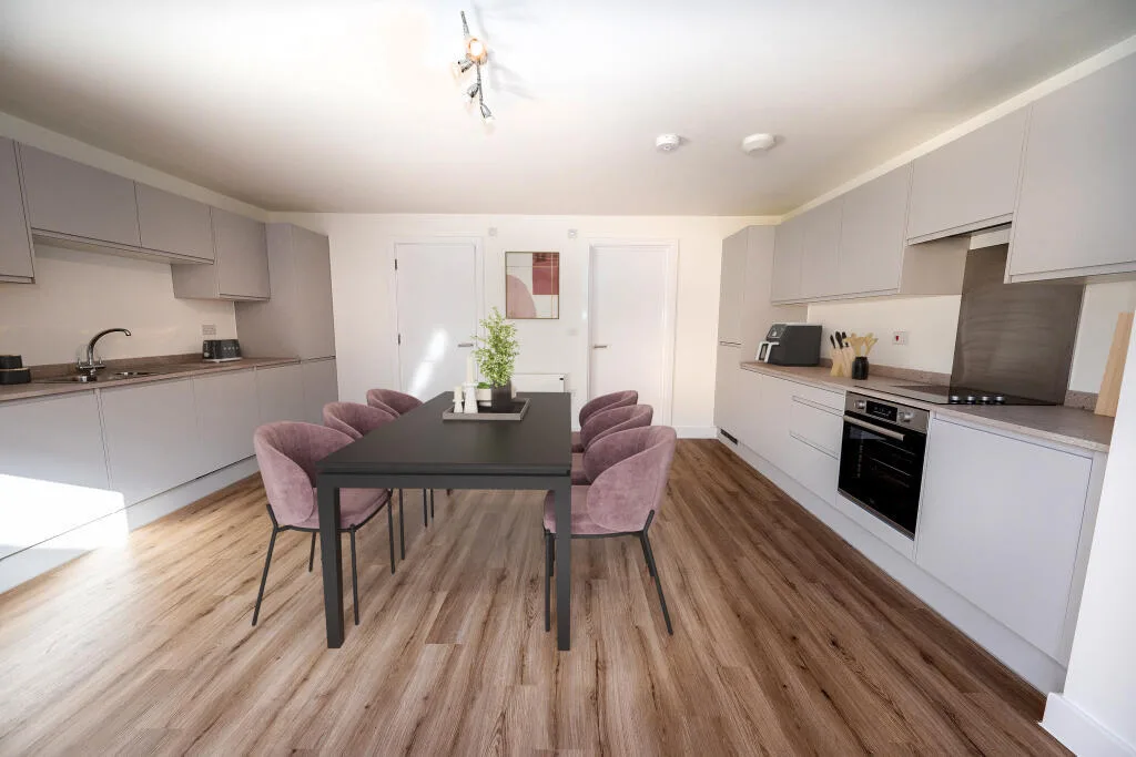 4 bedroom semi-detached house for rent