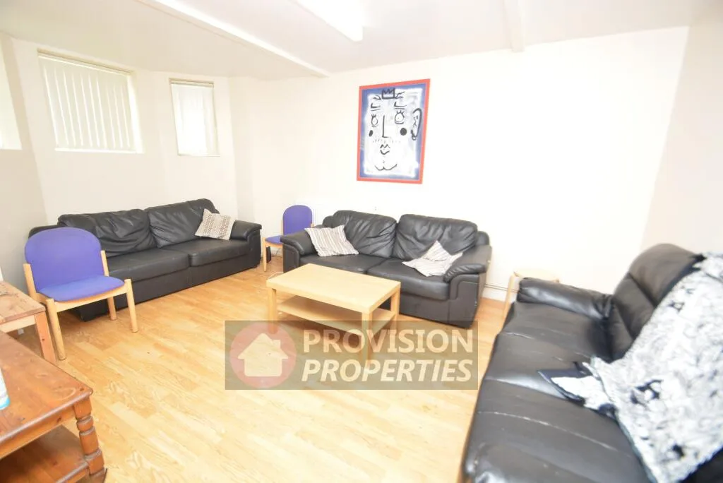 9 bedroom terraced house for rent