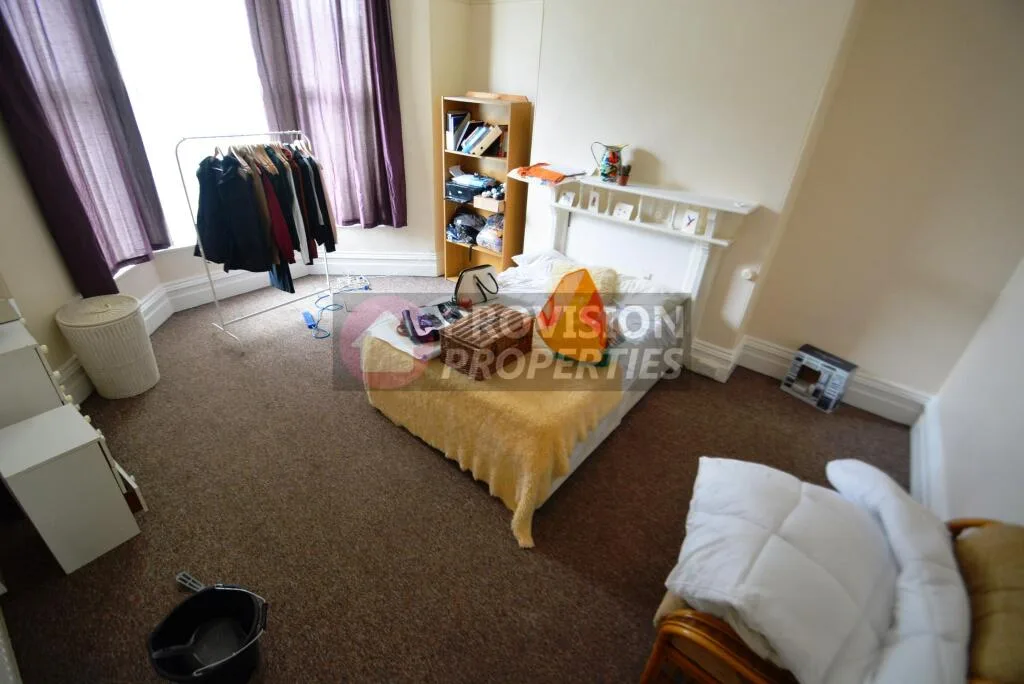 9 bedroom terraced house for rent