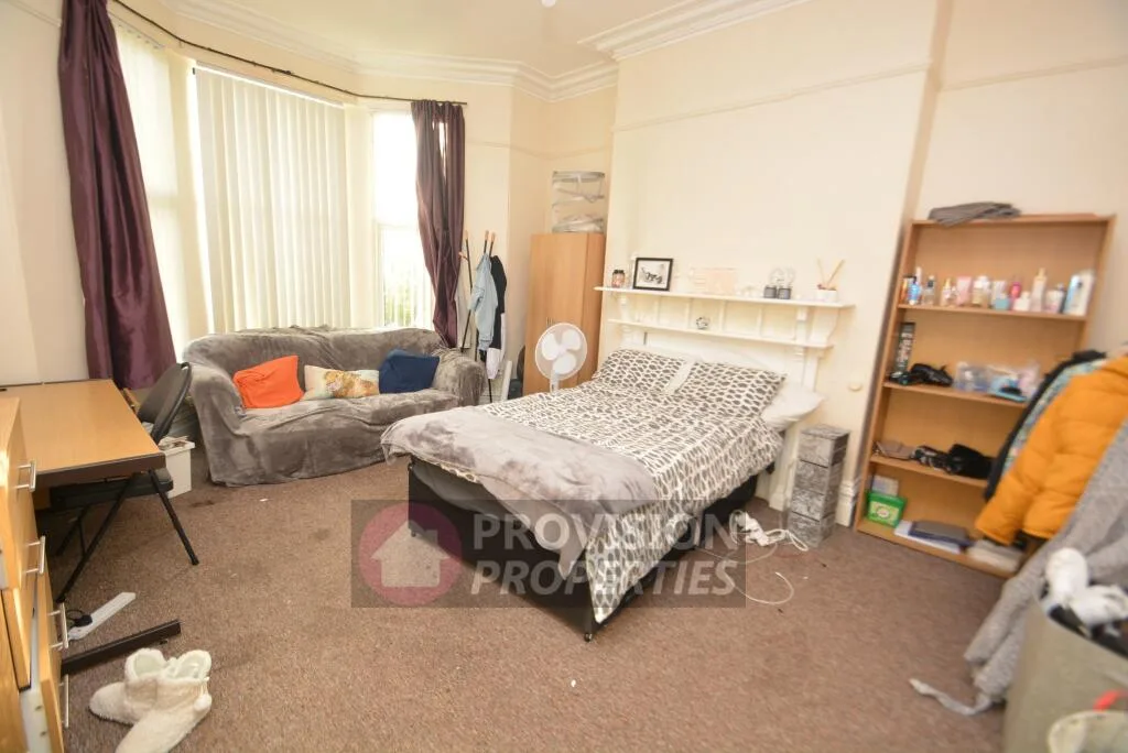 9 bedroom terraced house for rent