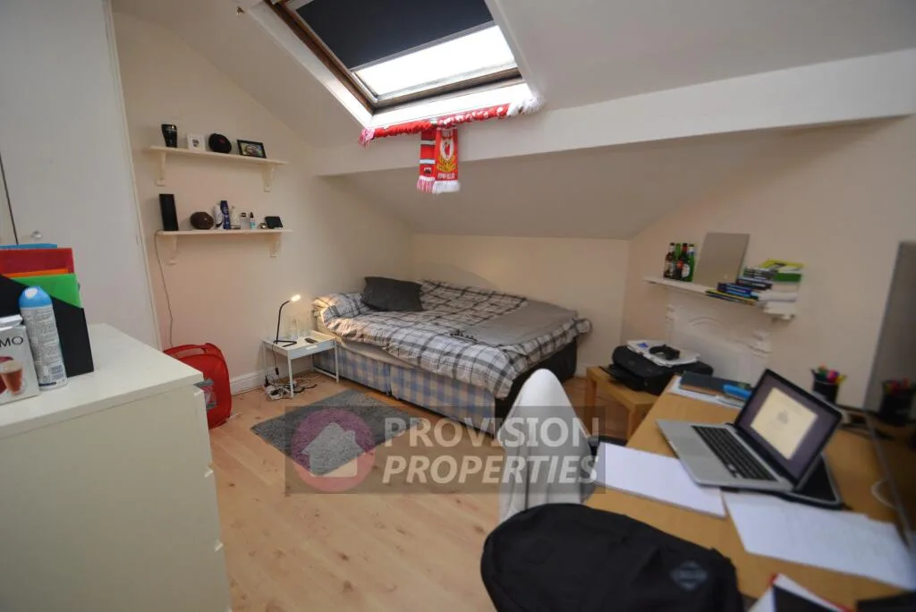 9 bedroom terraced house for rent