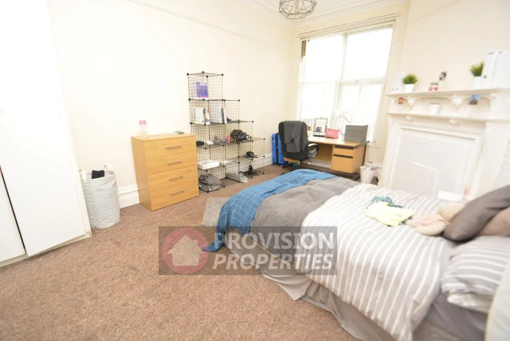 9 bedroom terraced house for rent