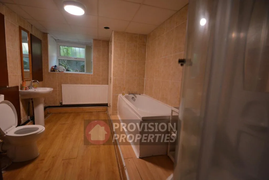 9 bedroom terraced house for rent