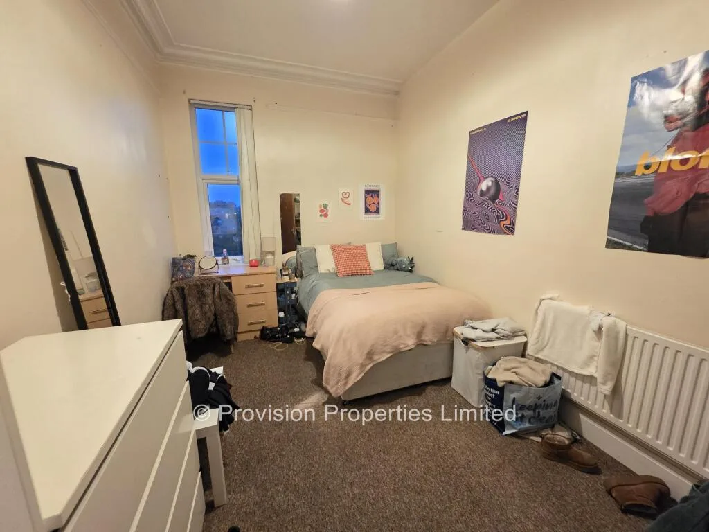 9 bedroom terraced house for rent