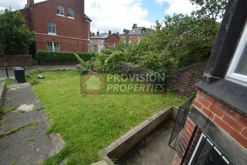 9 bedroom terraced house for rent