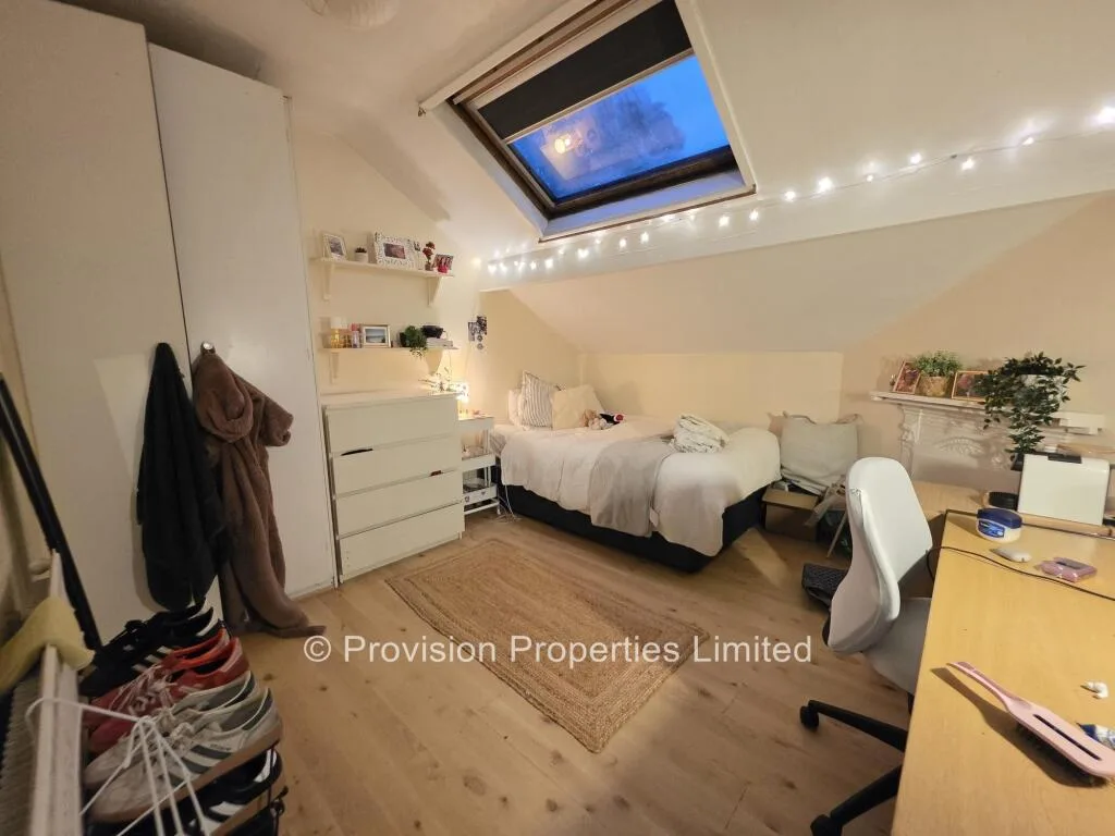 9 bedroom terraced house for rent