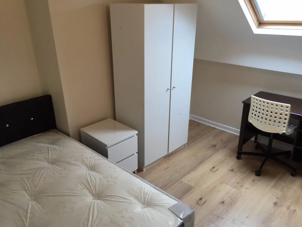 6 bedroom semi-detached house for rent