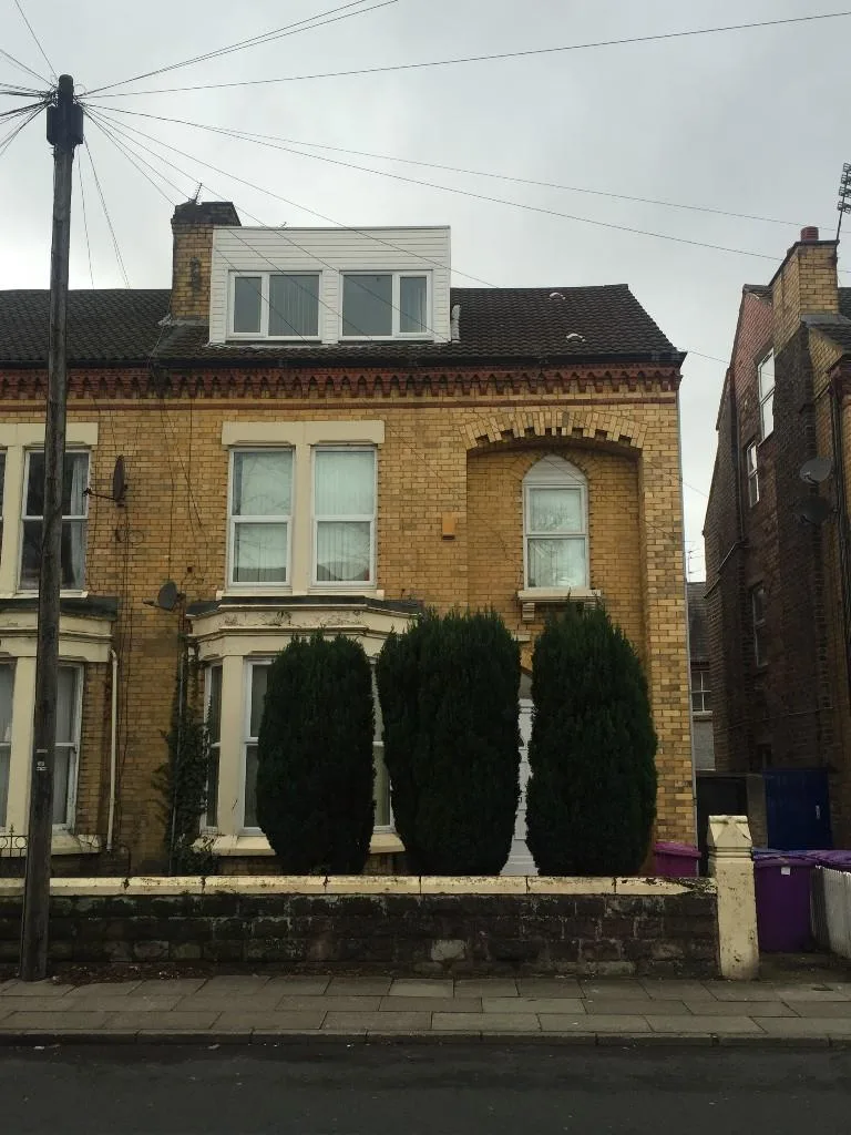 6 bedroom semi-detached house for rent