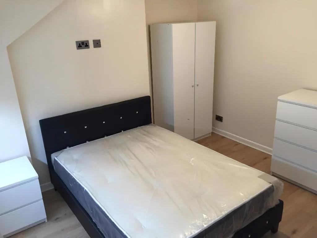 6 bedroom semi-detached house for rent