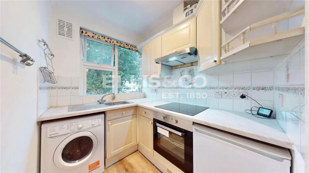 1 bedroom maisonette for rent