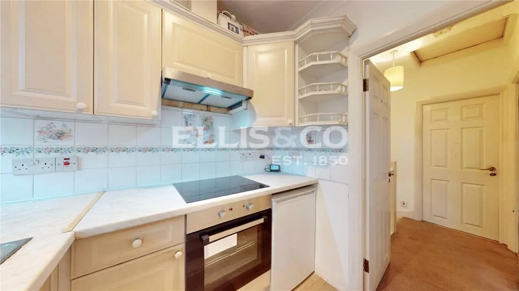 1 bedroom maisonette for rent