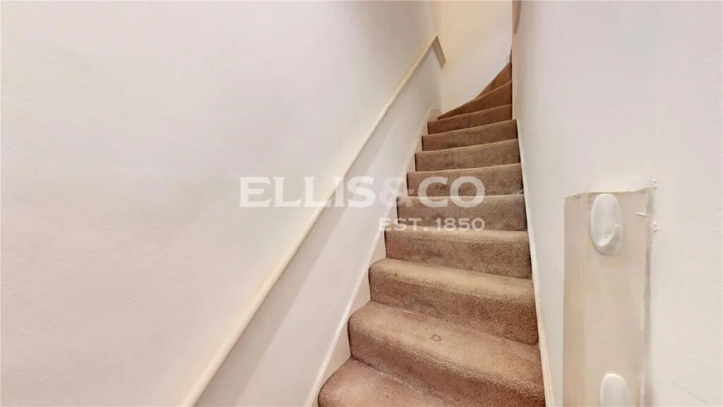 1 bedroom maisonette for rent