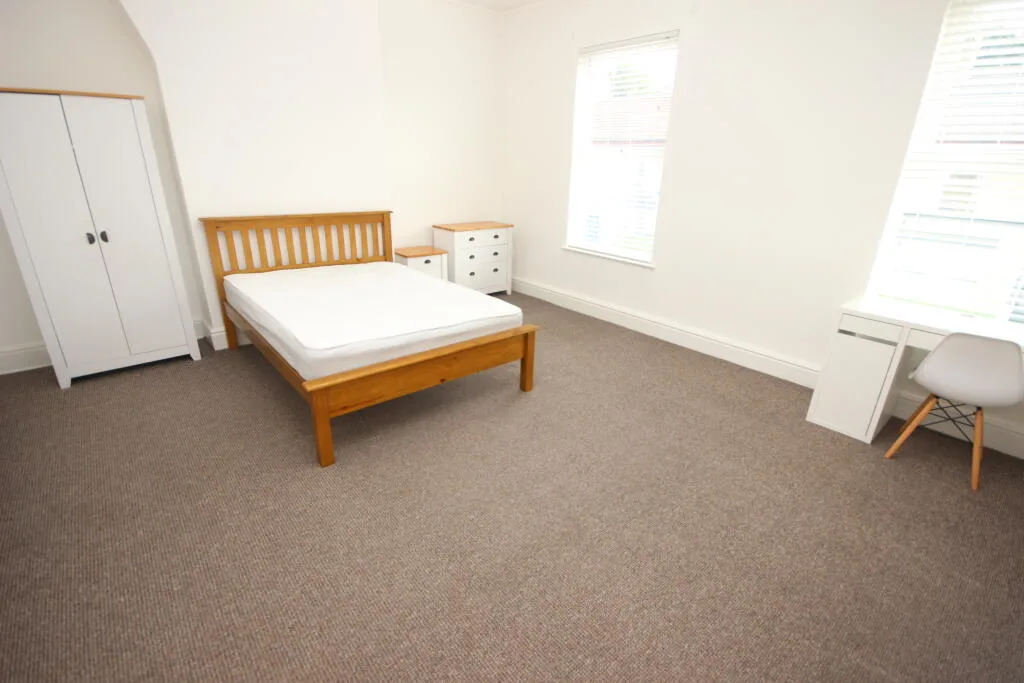 7 bedroom terraced house for rent