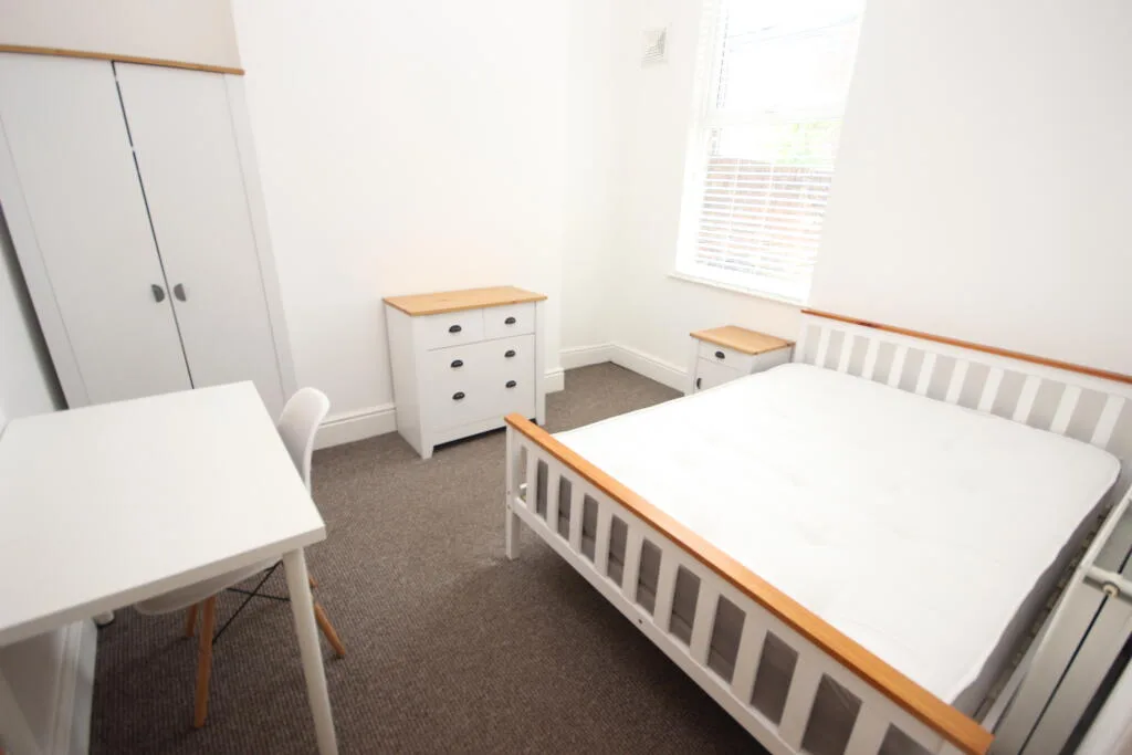 7 bedroom terraced house for rent