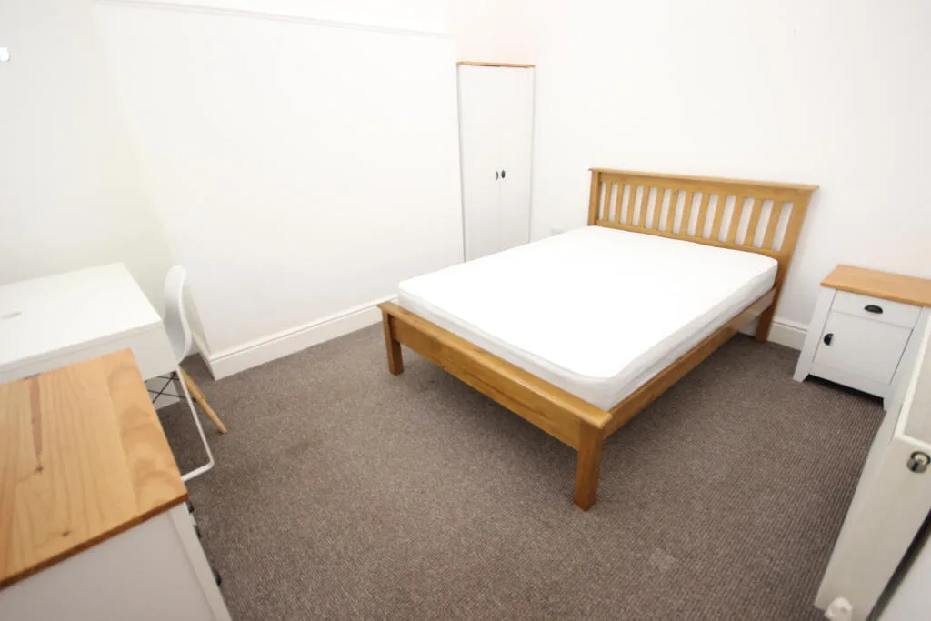 7 bedroom terraced house for rent