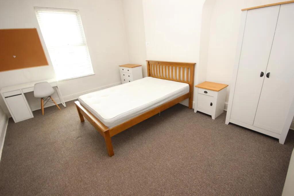 7 bedroom terraced house for rent