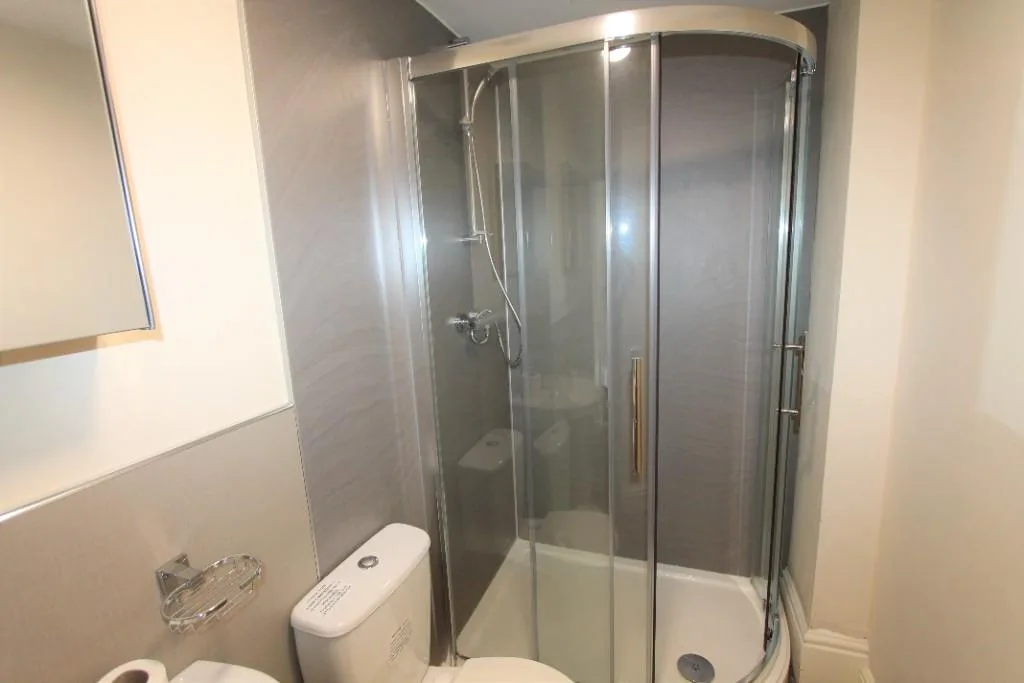 5 bedroom flat for rent