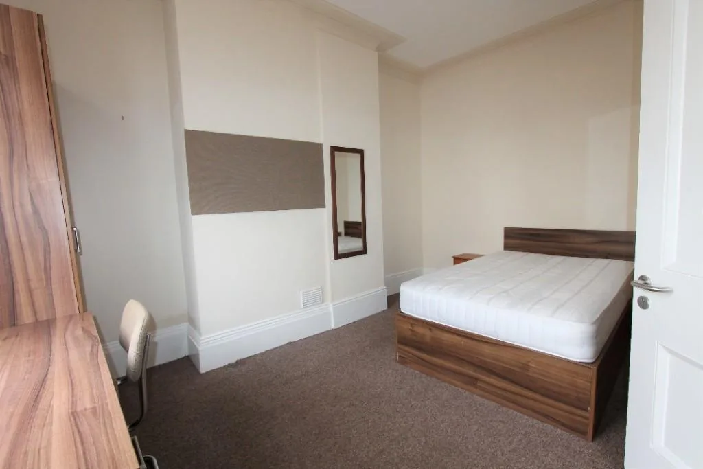 5 bedroom flat for rent