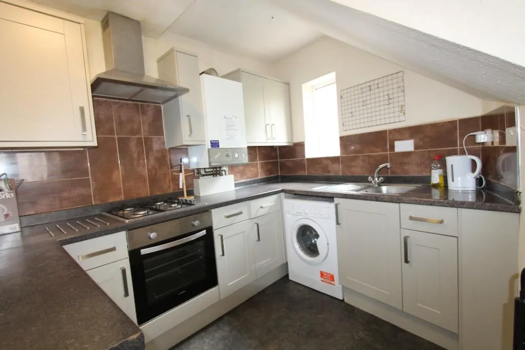 5 bedroom flat for rent