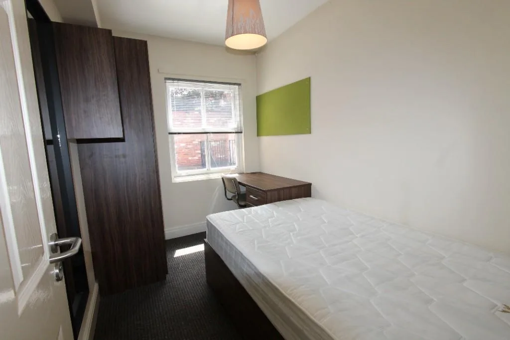 5 bedroom flat for rent