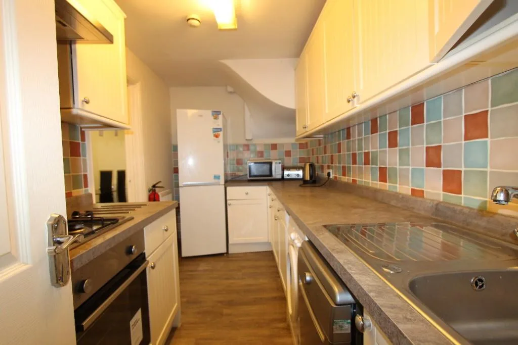 5 bedroom flat for rent