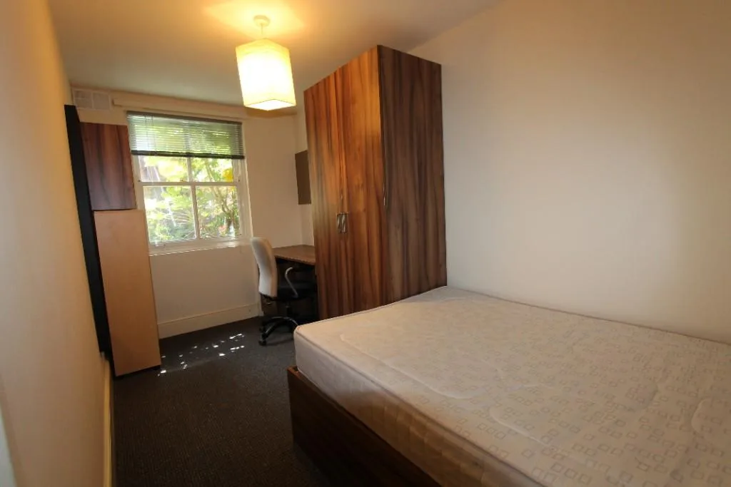5 bedroom flat for rent