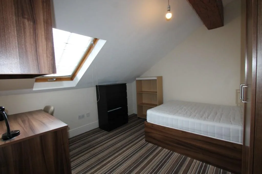 5 bedroom flat for rent