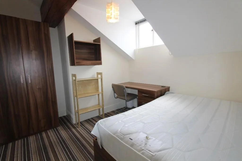 5 bedroom flat for rent