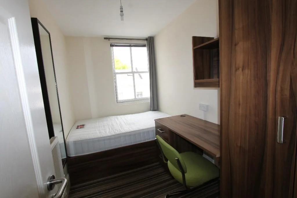 5 bedroom flat for rent