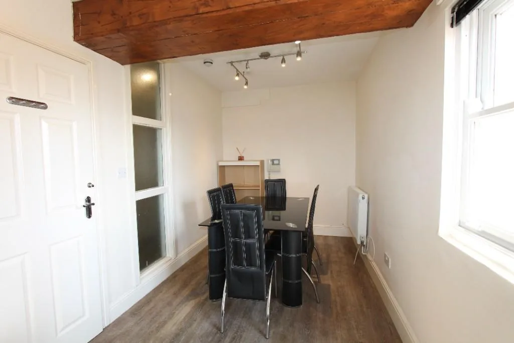 5 bedroom flat for rent