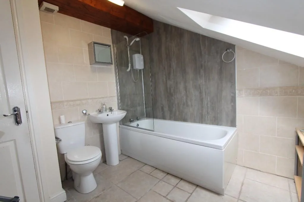 5 bedroom flat for rent