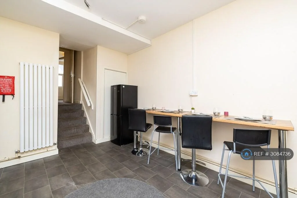 6 bedroom terraced house for rent