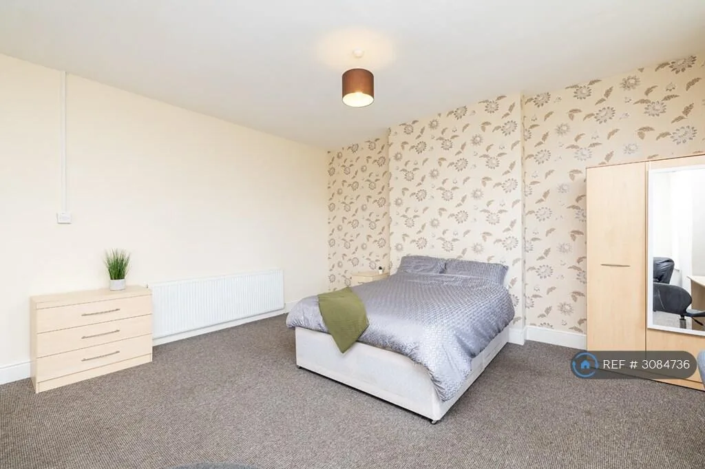 6 bedroom terraced house for rent