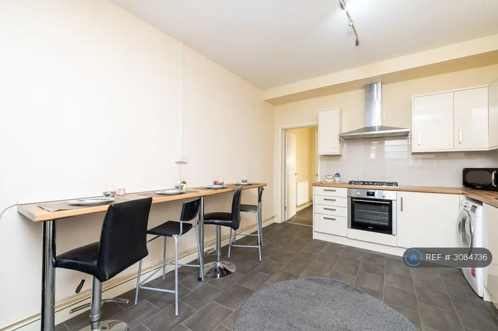 6 bedroom terraced house for rent