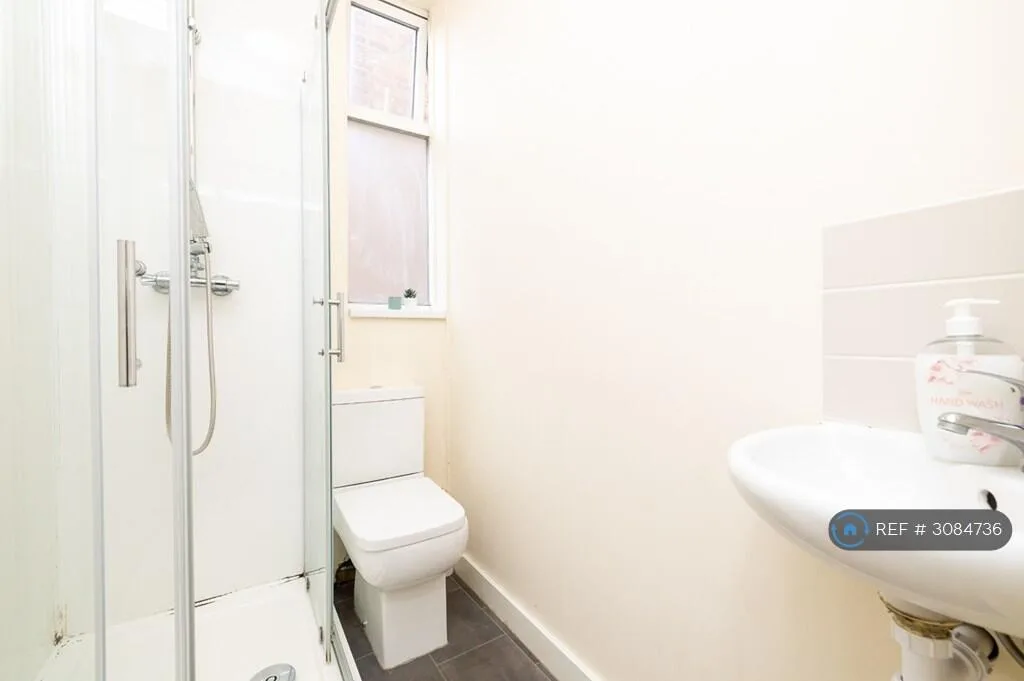 6 bedroom terraced house for rent