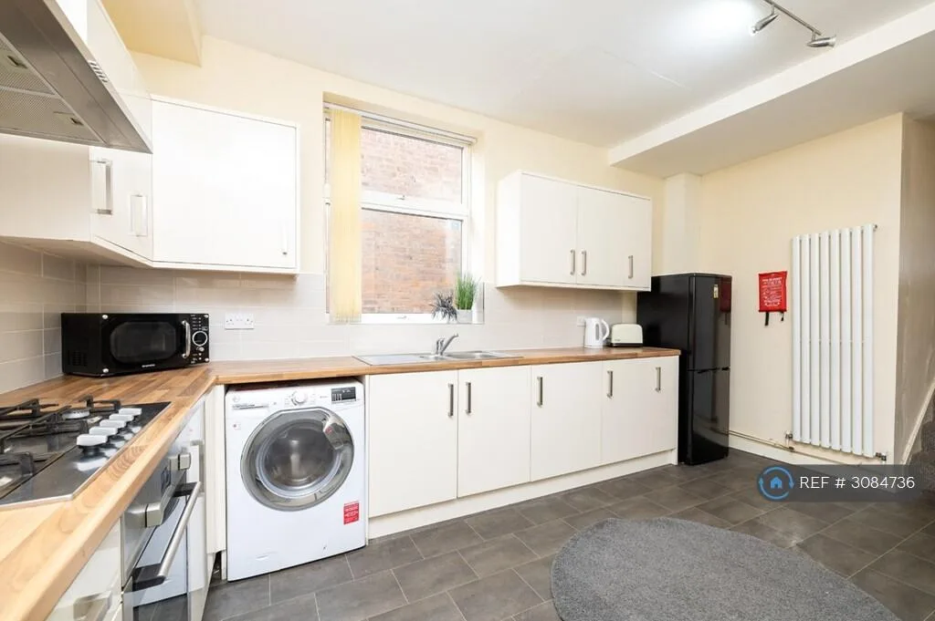 6 bedroom terraced house for rent