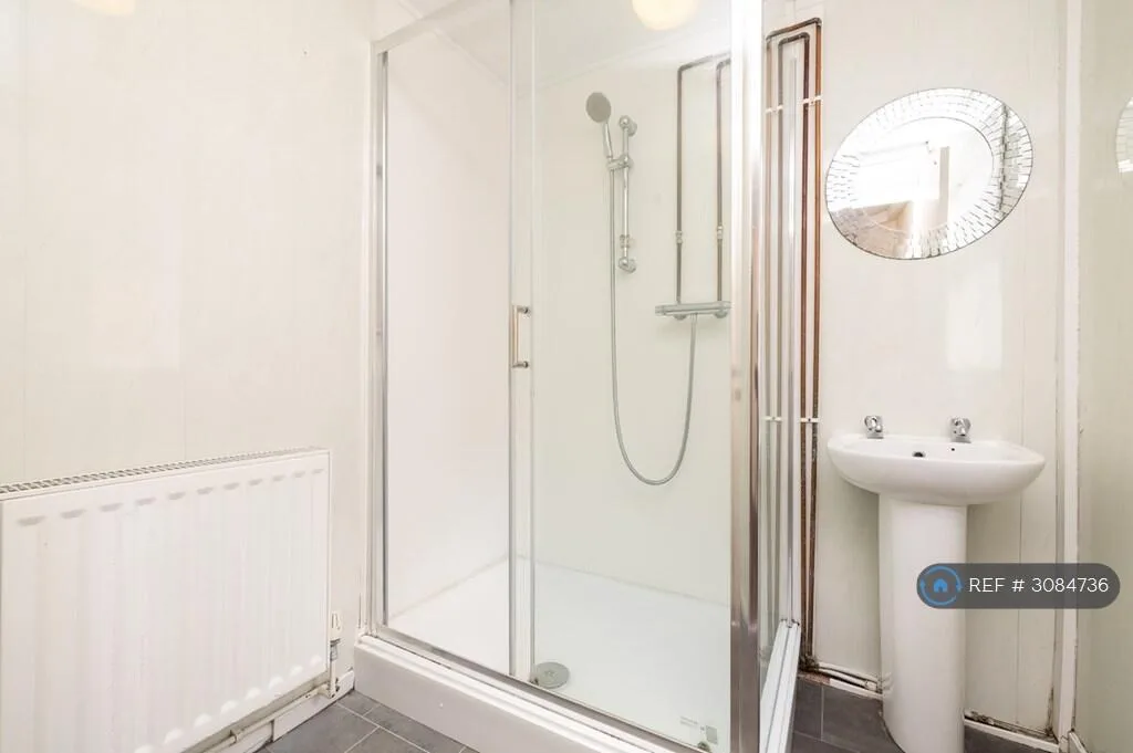 6 bedroom terraced house for rent