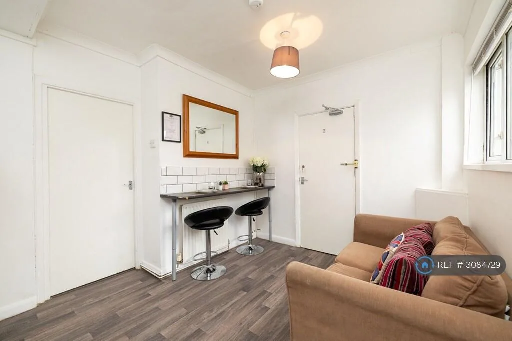 7 bedroom semi-detached house for rent