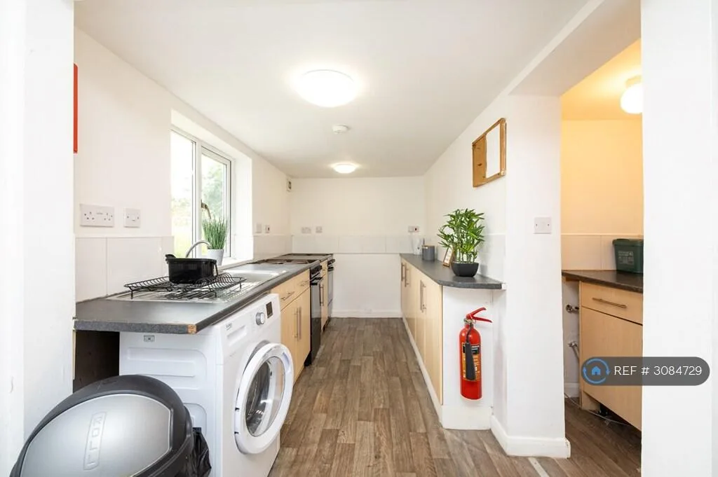 7 bedroom semi-detached house for rent