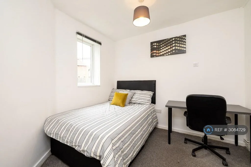 7 bedroom semi-detached house for rent
