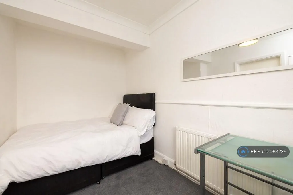 7 bedroom semi-detached house for rent