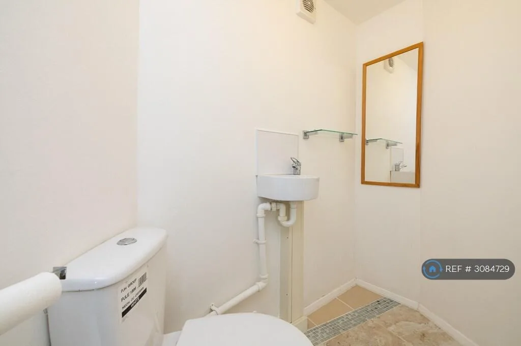 7 bedroom semi-detached house for rent