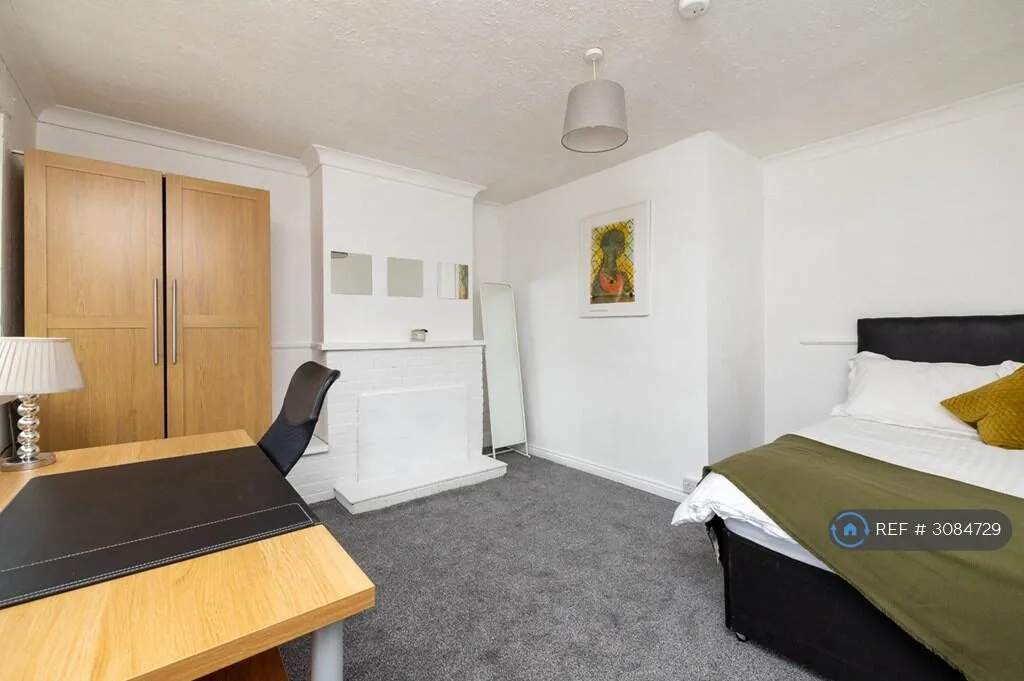 7 bedroom semi-detached house for rent