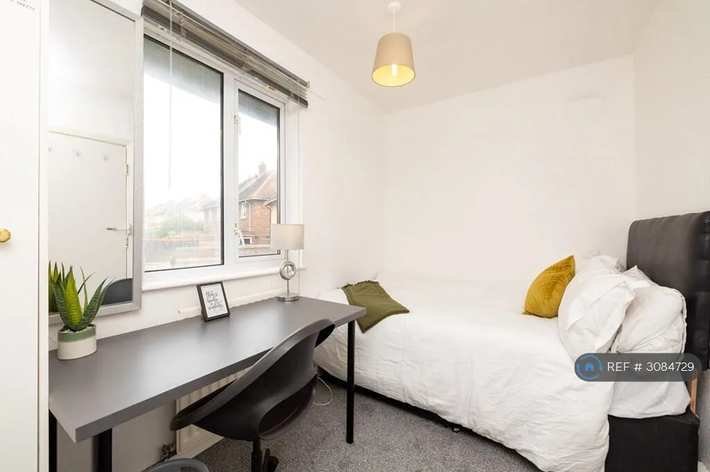 7 bedroom semi-detached house for rent
