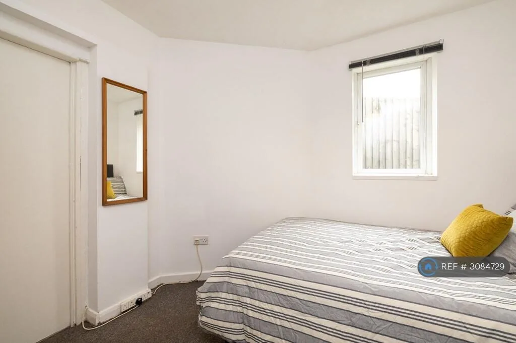 7 bedroom semi-detached house for rent
