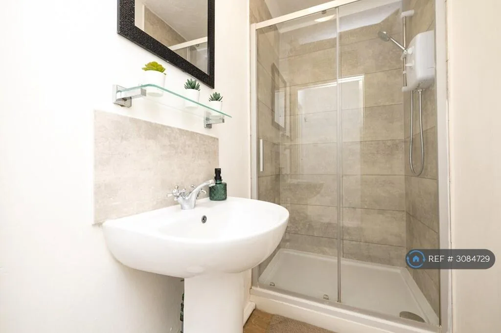 7 bedroom semi-detached house for rent