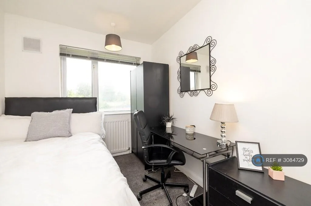 7 bedroom semi-detached house for rent
