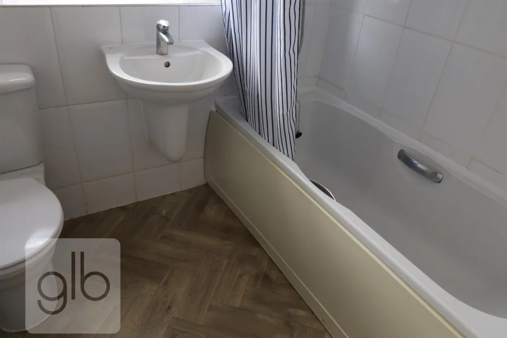 6 bedroom private hall for rent